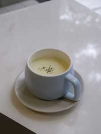 沐浴於樹林與陽光的小黃鴨cafe