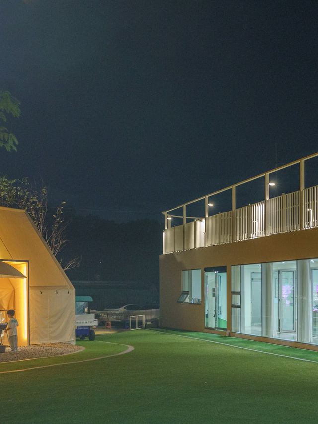 캠핑 분위기의 바베큐장, 무수아취🏕