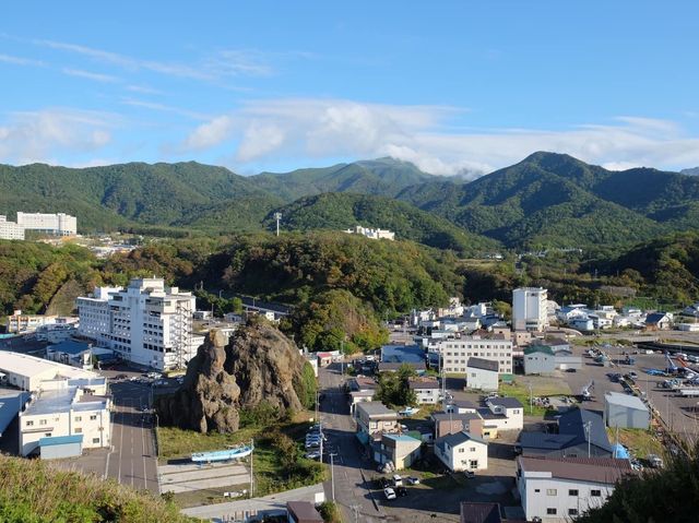 北海道知床八景之一｜超大岩石與絕美海景