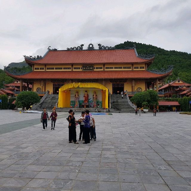北越廣寧景點--東南亞最大寺院巴旺寺Ba Vang Pagoda