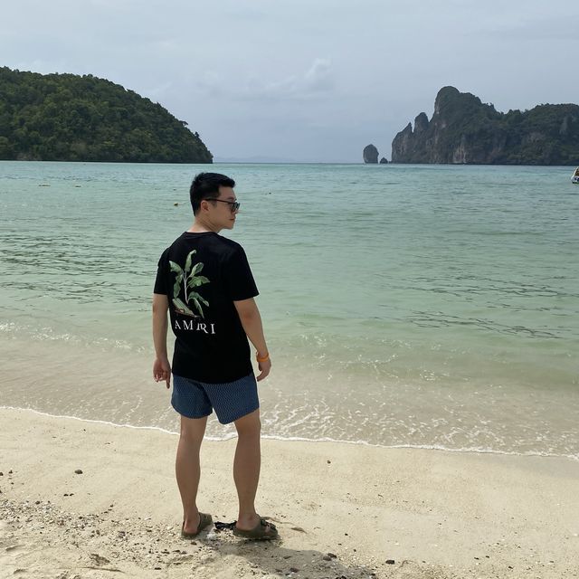 ฟ้าหลังฝนบนเกาะพีพี เอ๊ะ น้ำสวยทรายขาวขึ้นตั้งเยอะ