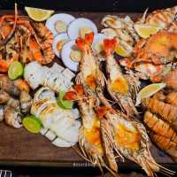 บุฟเฟ่ต์กุ้งแม่น้ำสดมากๆ