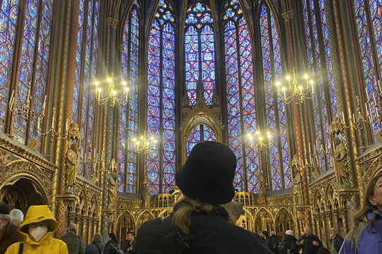 パリ】パリで1番美しいステンドグラス！サントシャペル教会 | Trip.com