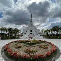 พระมหาเจดีย์ศรีแสงธรรมวิสุทธิมงคล