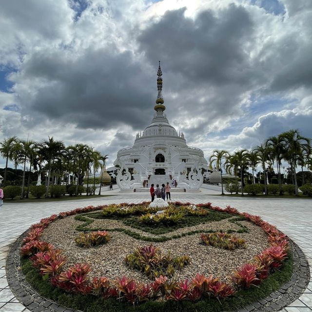 พระมหาเจดีย์ศรีแสงธรรมวิสุทธิมงคล