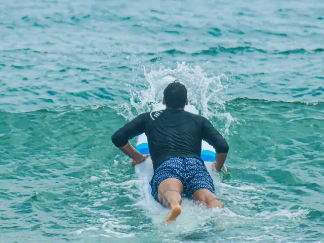 Surfing 🏄♂️ @MARRIOTT Xiangshui Bay 🌊