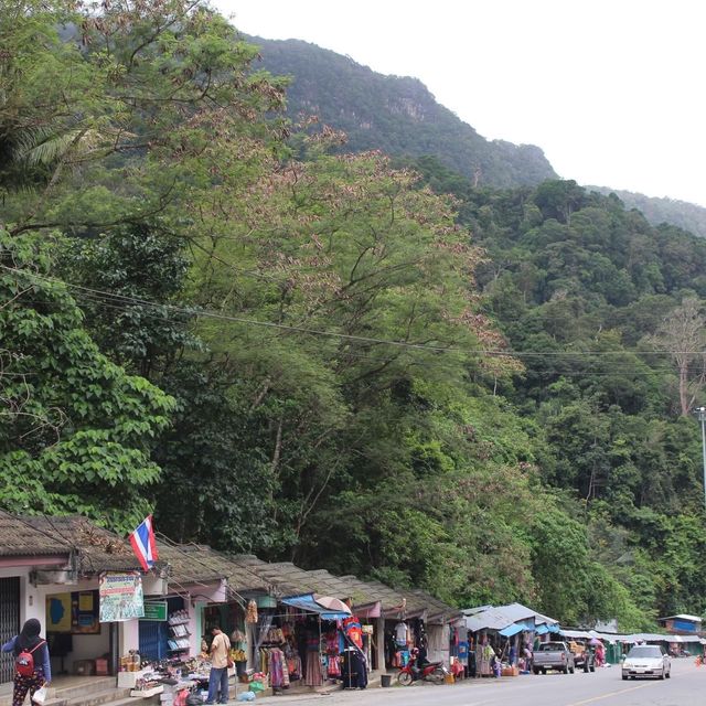 ตลาดบริเวณด่านพรมแดนวังประจัน .. 