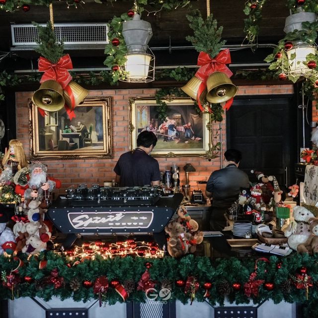 Hippo Cafe & Restaurant 