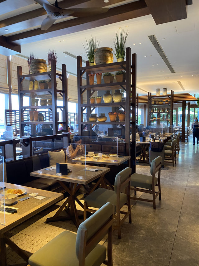 Eating in real Farmhouse break buffet cool env