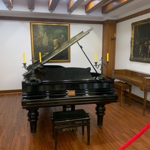 A Trip To The Famous Piano