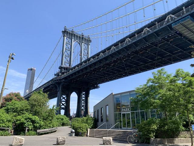 Check in at the bridge with a sense of historical era || Brooklyn Bridge