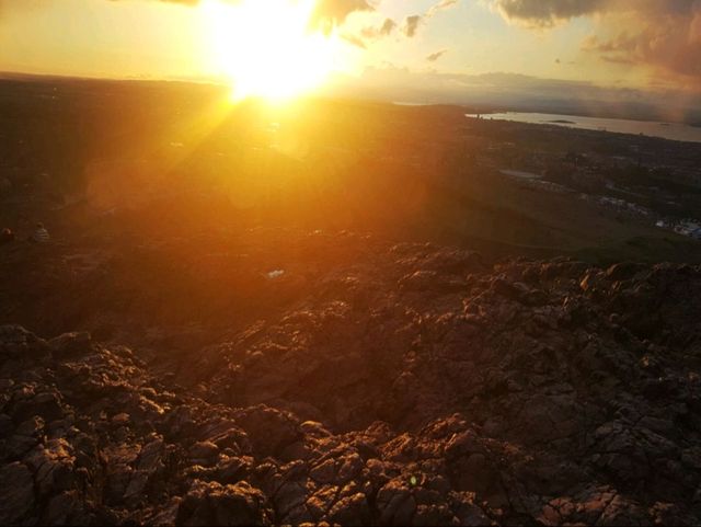 The gorgeous sunset on Arthur's Seat!