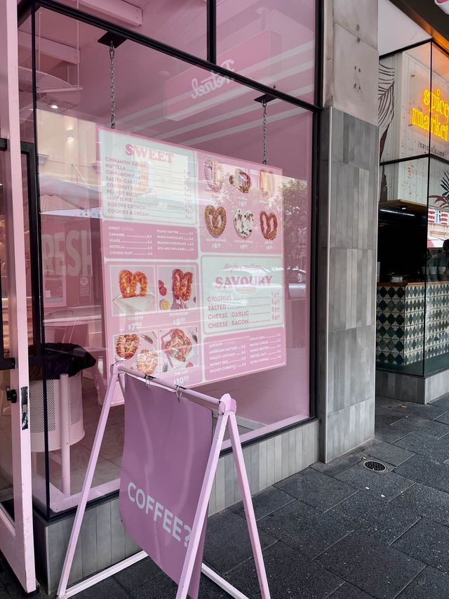 ALL PINK PRETZEL STORE! 😍💖🇦🇺