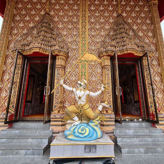 กราบสักการะหลวงพ่อพูล วัดไผ่ล้อม 