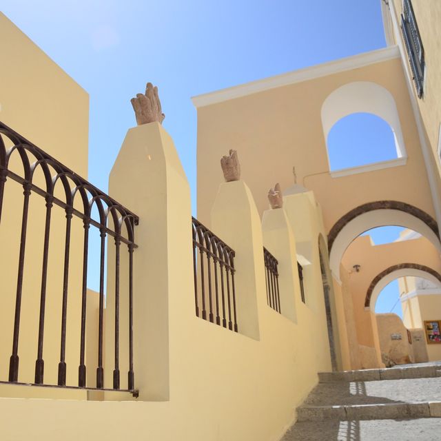希臘Santorini 🔶 Fira鵝黃色教堂