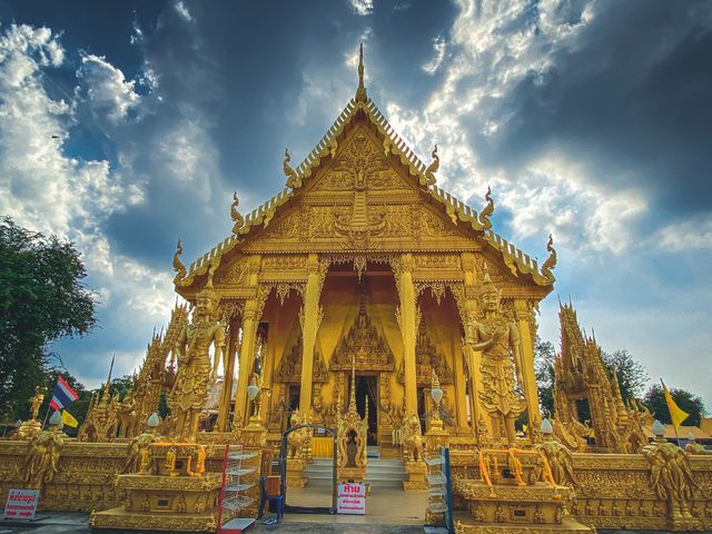 โบสถ์สีทอง วัดปากน้ำโฉ้โล้