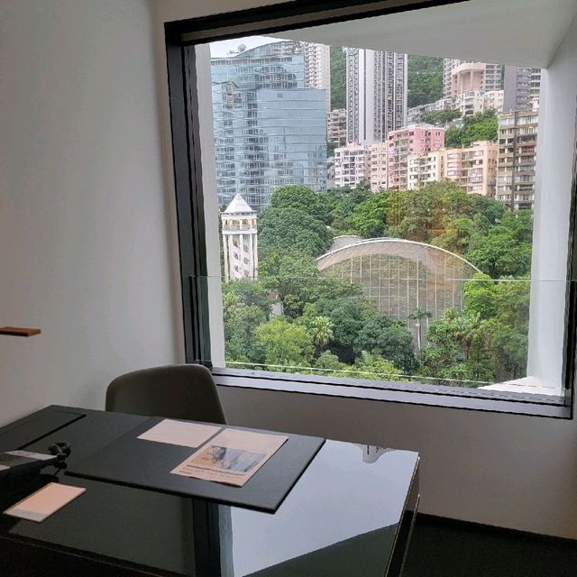 奢華浴缸配搭霧化玻璃，廁所使用智能馬桶👍