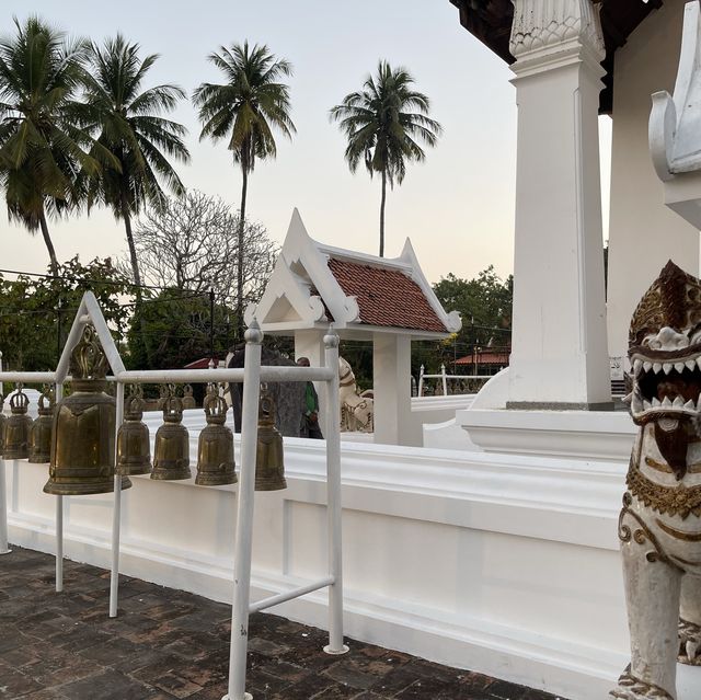 ทำบุญตักบาตรวันแม่ที่วัดตระพังทอง สุโขทัย
