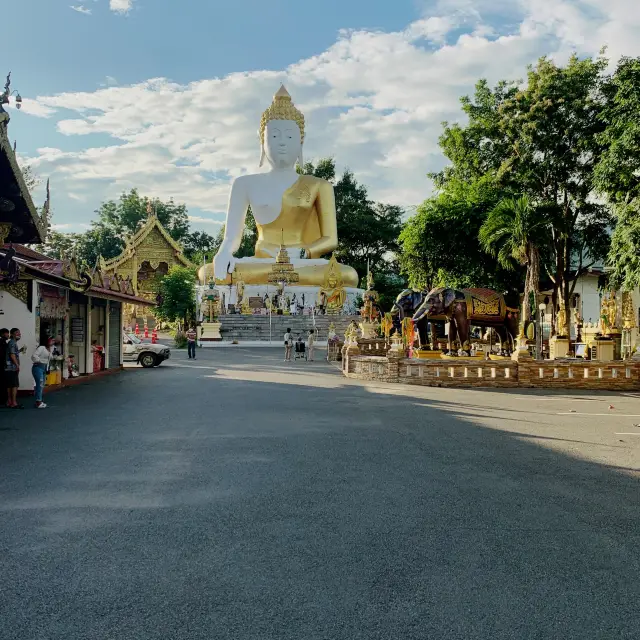 Incredible Wat Phrathat Doi KHam Viewpoint 