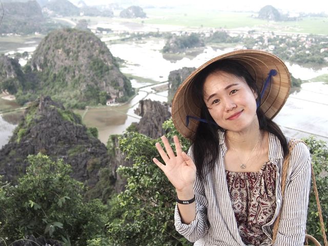 올라가야 볼 수 있는 멋진 풍광! 닌빈 ‘항 무아’(Hang Múa)