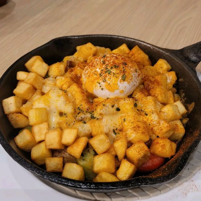 令人流晒口水嘅外脆內軟Waffle及招牌鑊仔薯粒