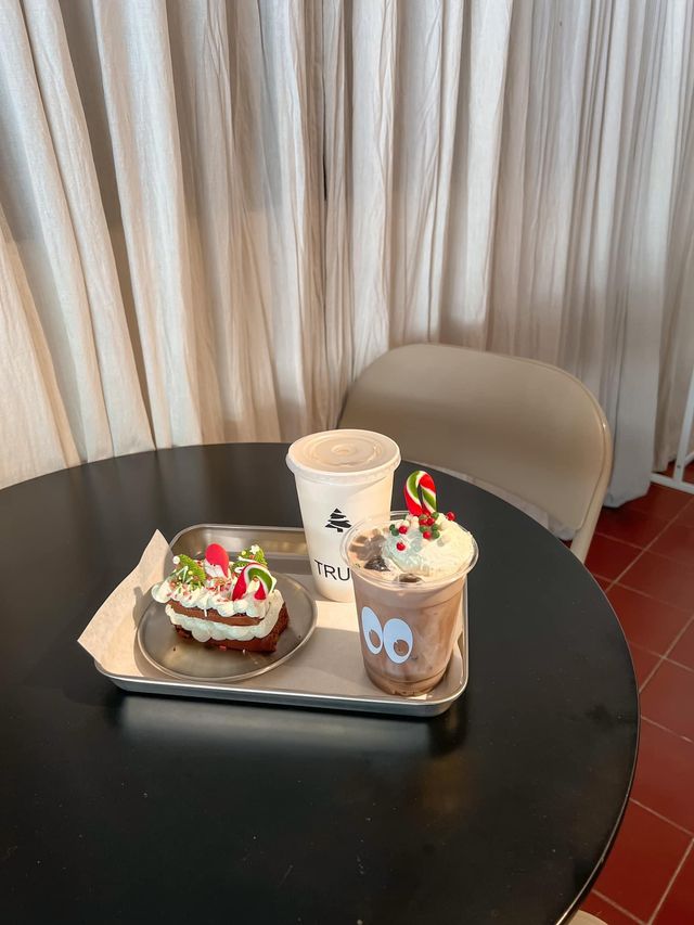 Trust Cafe and Studio : อารีย์ : BKK 