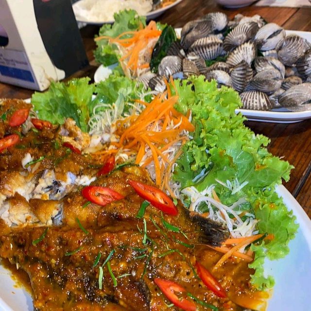 Papaya Mom (ส้มตำเข็มทอง) 