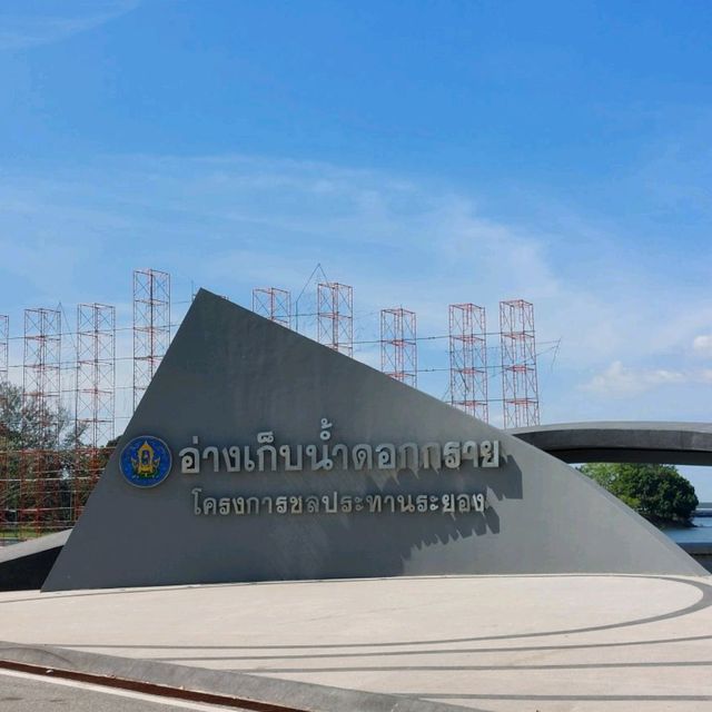 ดอกไม้บานที่บ้านพ่อ อ่างเก็บน้ำดอกกราย