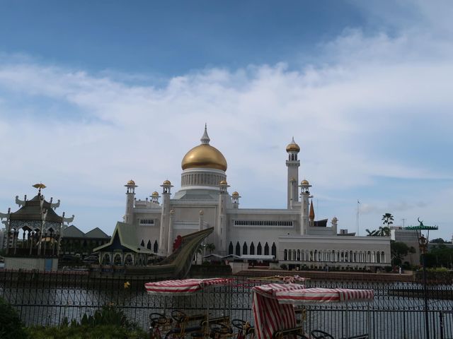 汶萊另一金碧輝煌清真寺