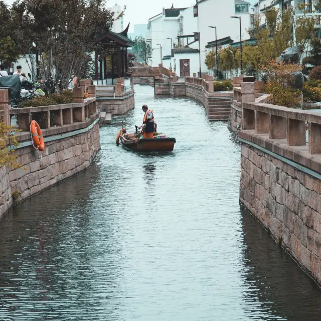 The Venice of the East 🛶 🏮