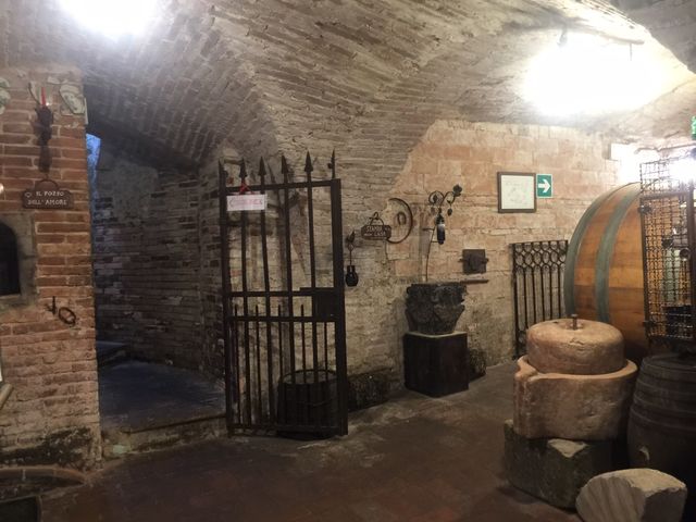 Underground winery’s in Montepulciano 🍷 