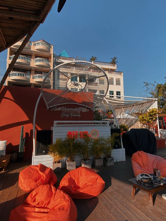 REEF BAR HOUHAI BAY SANYA