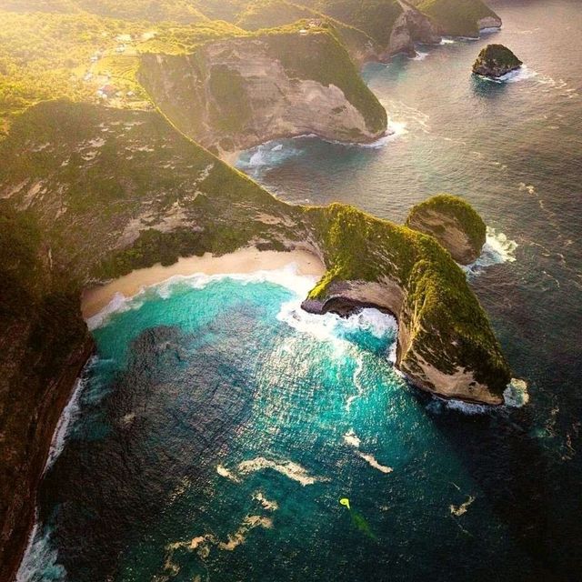 KELINGKING BEACH : NUSA PENIDA