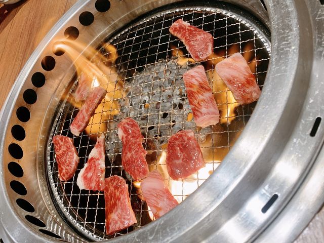 台北車站美食推薦｜上村牧場日本和牛吃到飽～豪大滿足啊！