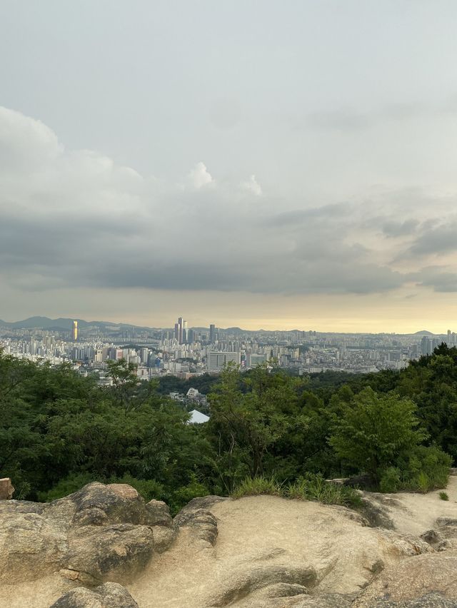 서울 속 암릉미가 느껴지는 산 , ‘서대문 안산’