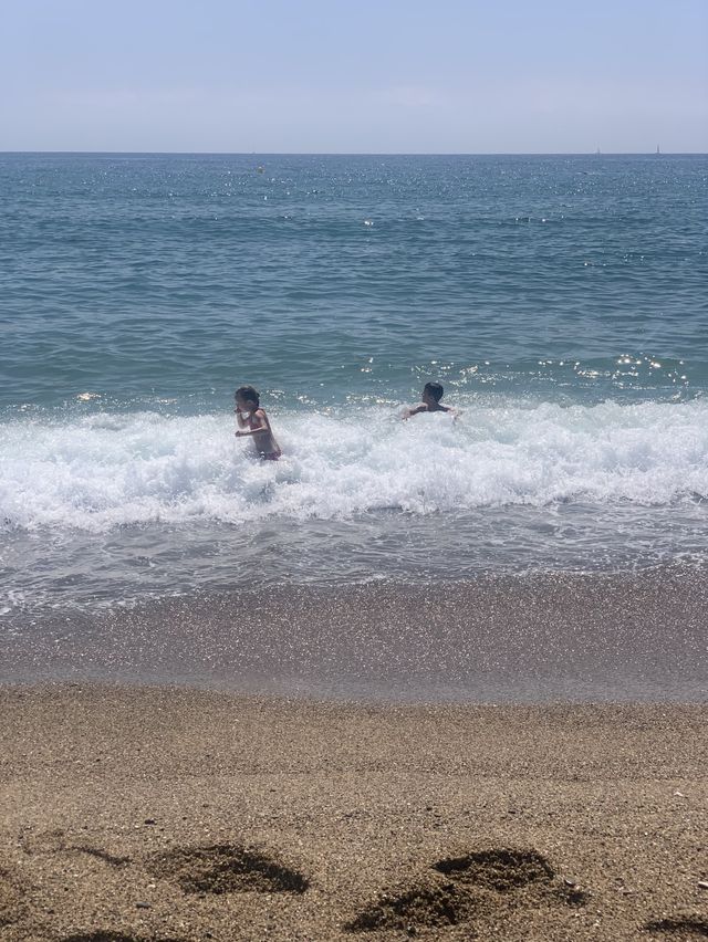 바르셀로나 바다는 바르셀로네타 해변 🌊