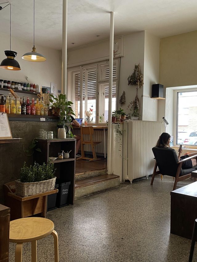 유럽에서 한국 감성을 느끼고 싶다면? Cafe tout va bien