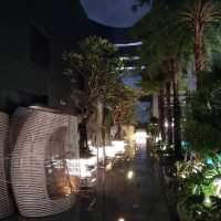 新板希爾頓絕美高空無邊際泳池
