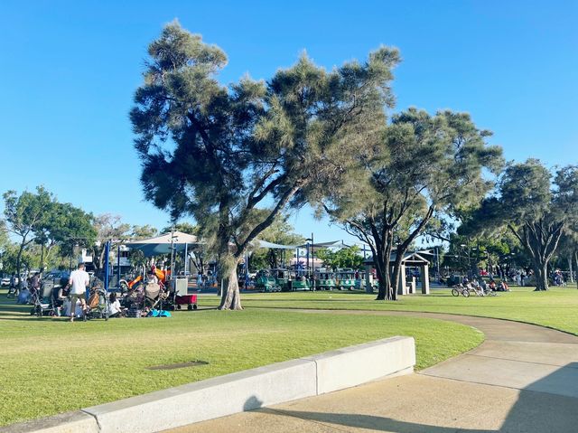 Mandurah Foreshore! More Christmassy Clicks😎