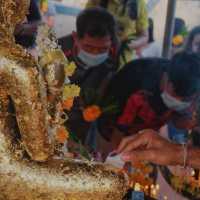 หลวงพ่อปลดหนี้ ที่วัดพระธาตุวาโย