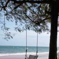 ทะเลชายหาดบ้านกรูด เงียบ สงบ เป็นส่วนตัวมาก 