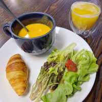 大大盤原隻龍蝦 All Day Breakfast