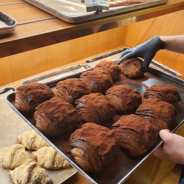 [가로수길] 질리지 않는 빨미까레 ‘아우어베이커리’