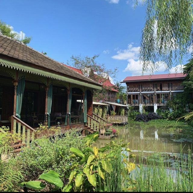 สิบสองหน่วยตัด ร้านอาหาร คาเฟ่ และที่พัก 