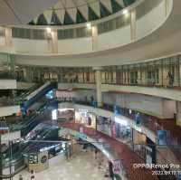 Library within a shopping mall 