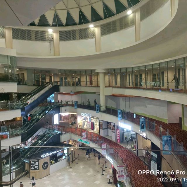 Library within a shopping mall 