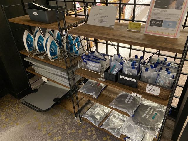 『ホテル京阪 京都八条口』共有スペースとフロント周辺