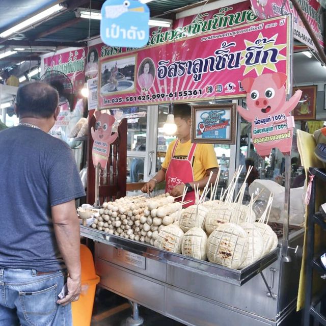 "ตลาดมีชีวิต บนถนนเลียบนที"