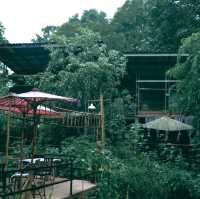บ้านธารกล่อม นอนฟังเสียงน้ำไหลในอ้อมกอดธรรมชาติ 🌲