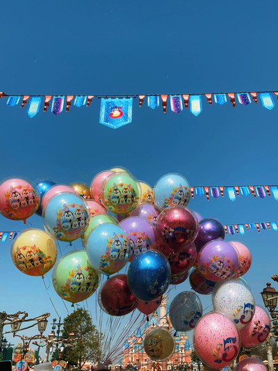 Disneyland Tour: Balloons « Disney Lies